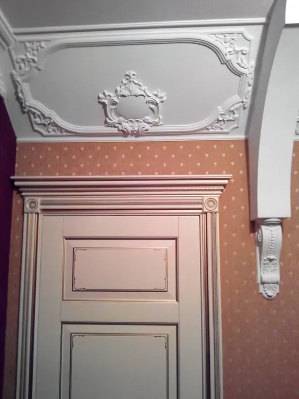 Монтаж гипсовой лепнины