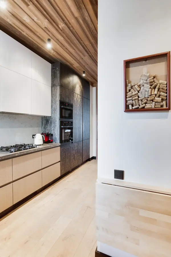 Необычное сочетание березы Old legno naturale, структурного шпона и эмали