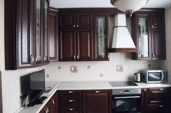 Классическая кухня из массива дуба