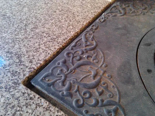 Кварцевая столешница на барбекю