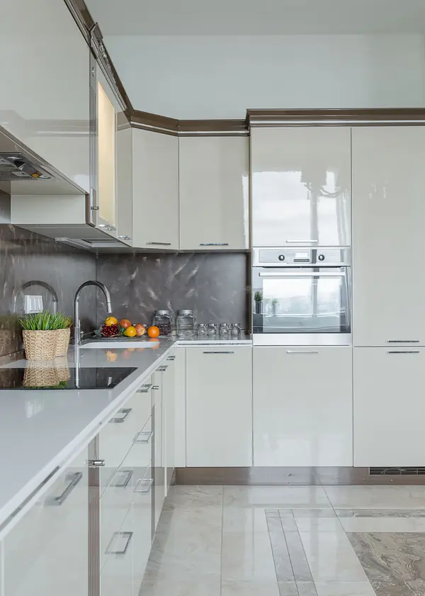 Мосфильмовская 8