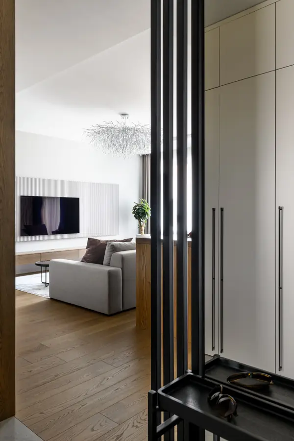 Натуральные материалы в интерьере трехкомнатной квартиры