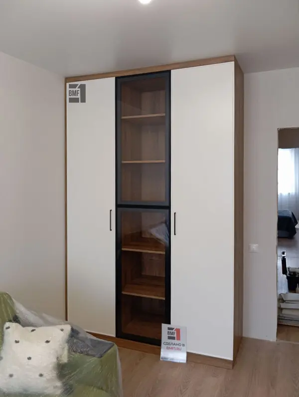 Распашной шкаф с витриной 29986291