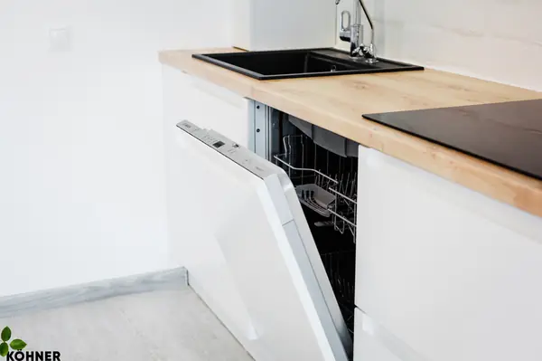 Кухня в скандинавском стиле в мансардной квартире