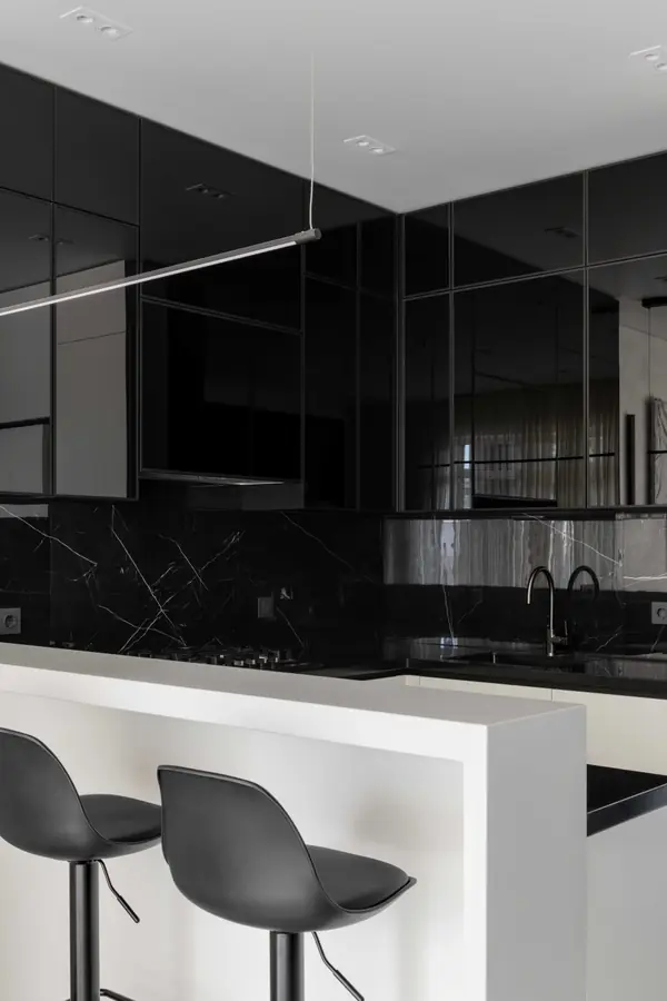 черно-белое