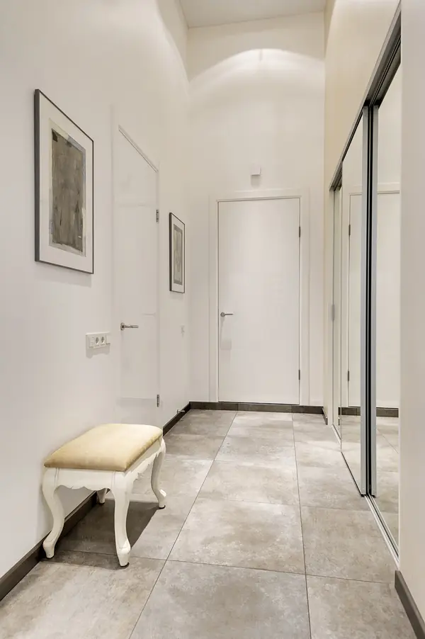 Белоснежная квартира в центре Санкт-Петербурга