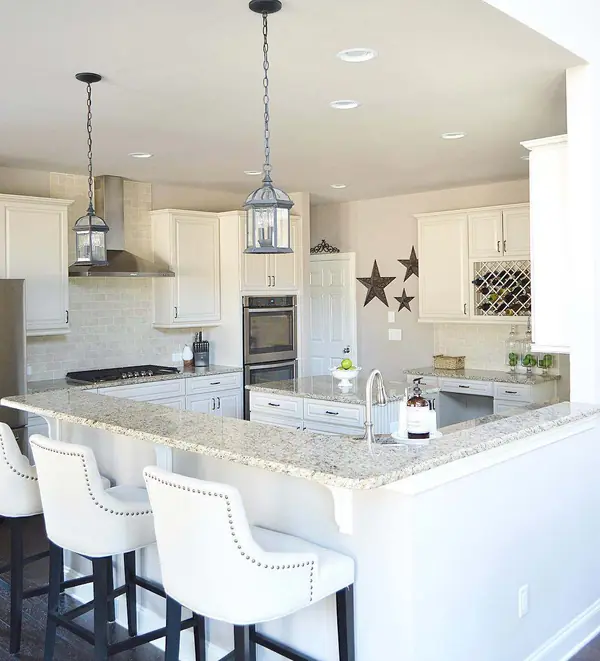 кухня в светлых тонах