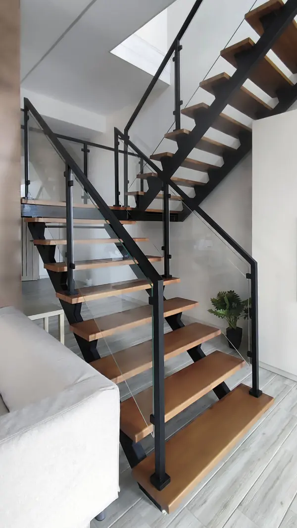 Современная лестница в офис