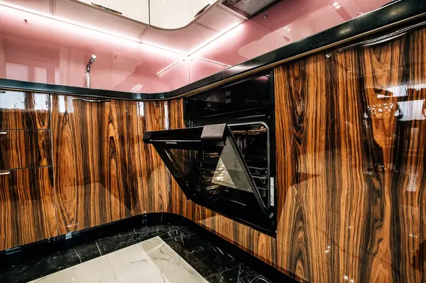 Интерьер трехкомнатной квартиры в современном стиле