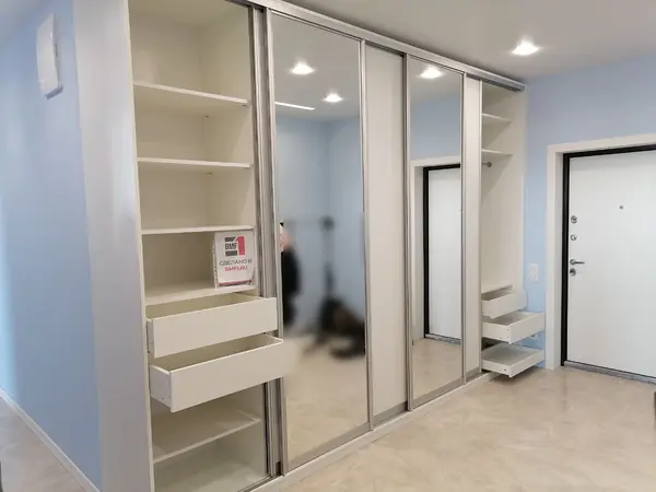 Белый шкаф-купе в прихожую