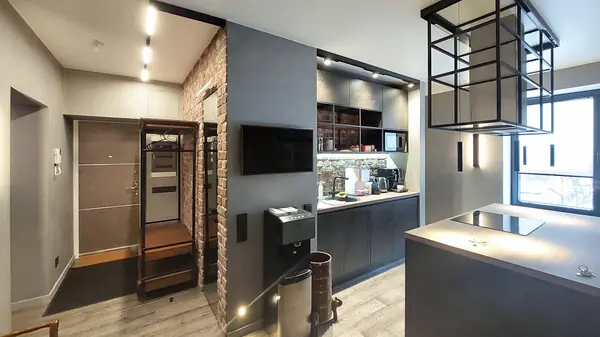 Лофт в квартире фотографа: кухня и холл, 103 кв. м.