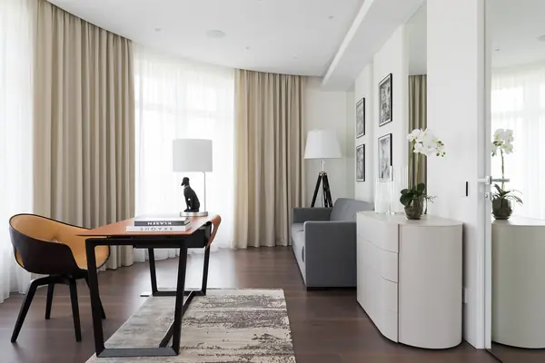 Интерьеры загородного дома в поселке Монтевиль