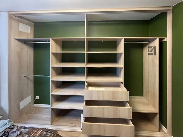 Шкаф-купе большой в спальню