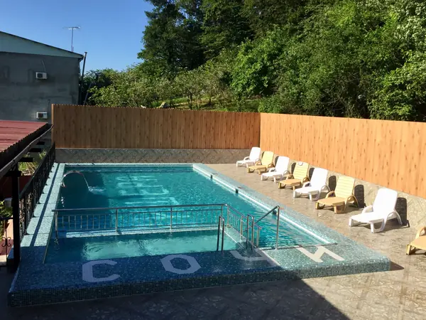 Бассейн в гостинице Вишера