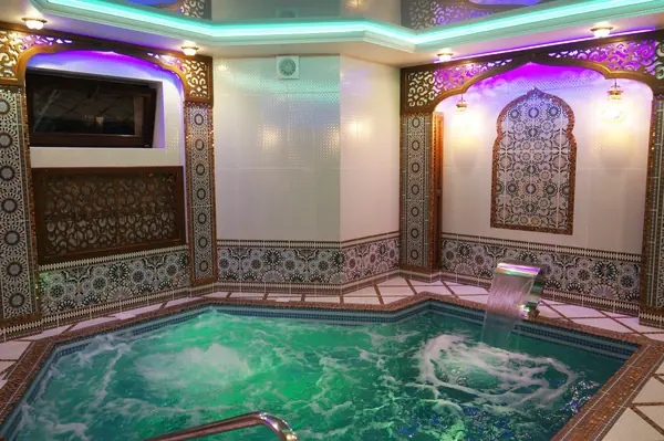 Бассейн в восточном стиле