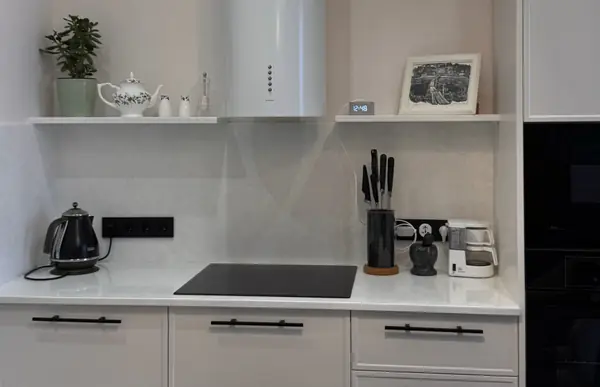 Кухня во французском стиле в светлых тонах