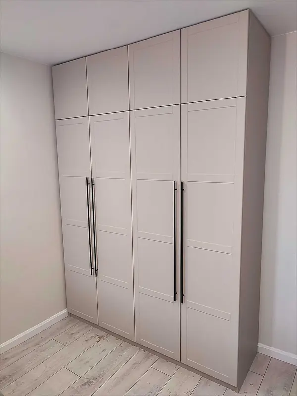 Распашные шкафы