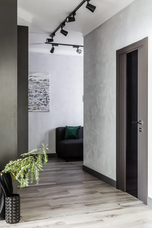 Монохромный интерьер в 2-х комнатной квартире