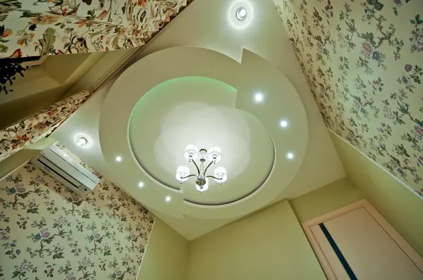 Скай Форт. Необычный интерьер квартиры площадью около 100 м2