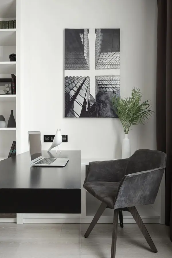 Обзор современной квартиры 170 квм. Полы без плинтуса. Двери в потолок.