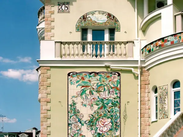 Керамические панно для украшения фасадов, интерьеров.