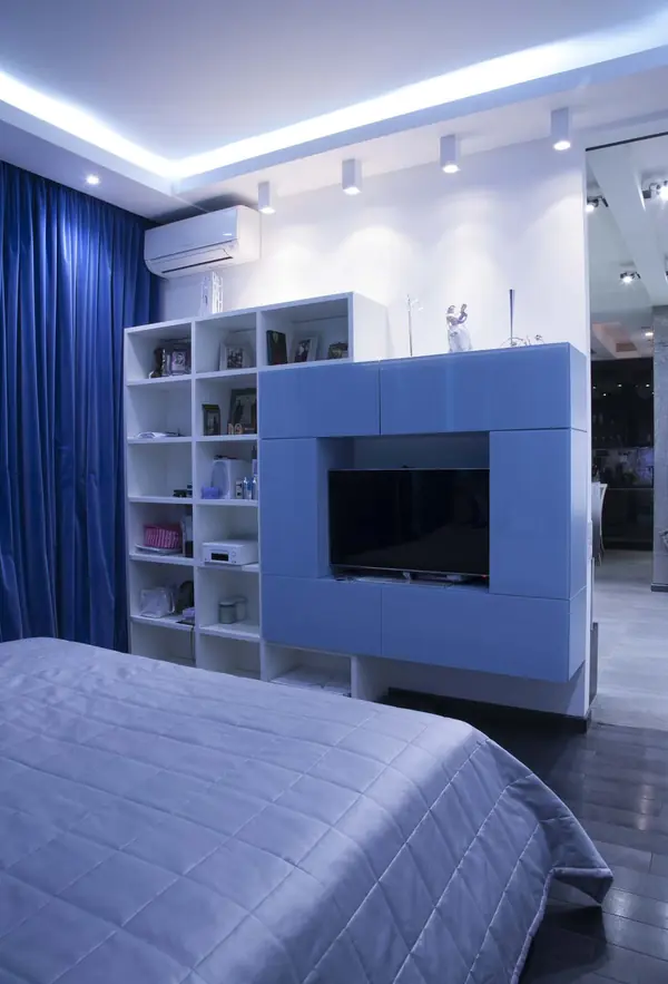 КВАРТИРА-СТУДИЯ 61,17 M2, В СТИЛЕ ПОП-АРТ НА САВВИНСКОЙ НАБ.