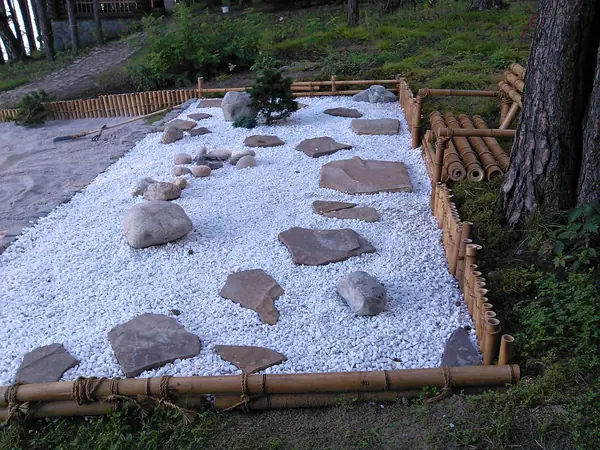 на побережье