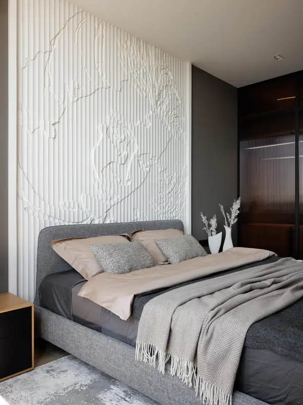 Современная квартира с бордовыми акцентами в ЖК "Притяжение" - 146 м2