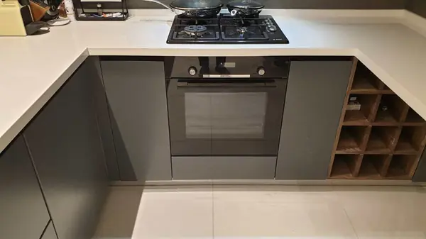 Кухня из эмали и массива.