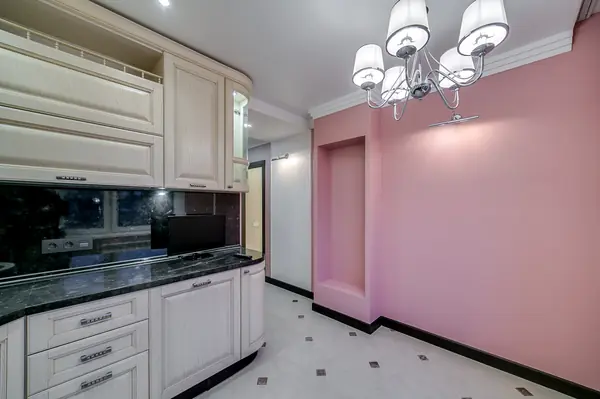 Кухня 6м2 для пожилой дамы