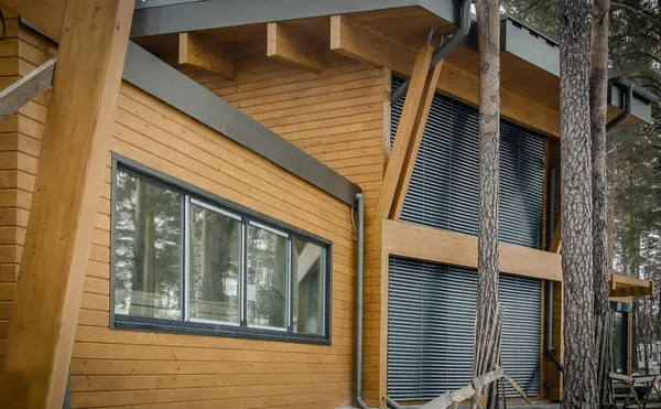 Фасадное остекление с автоматическими рафшторами