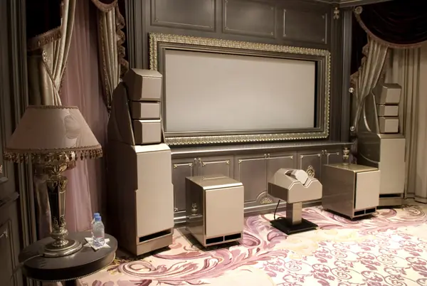 Кинотеатр в частном доме