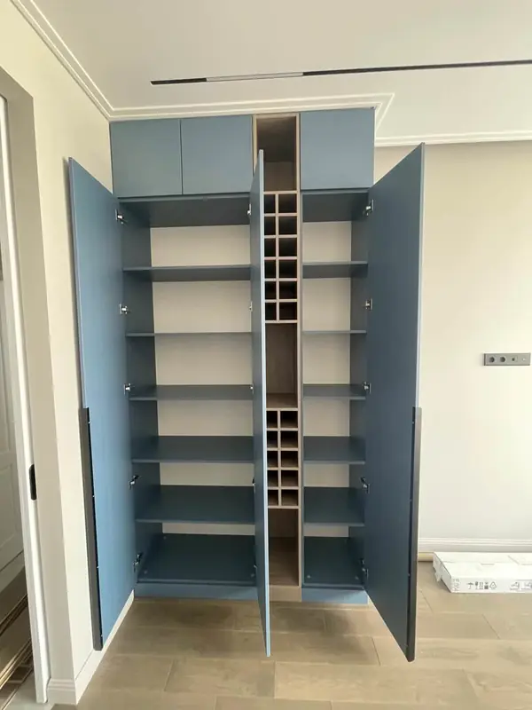 Распашные шкафы