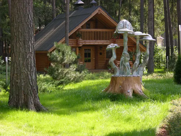 Парковая скульптура "Поганки"