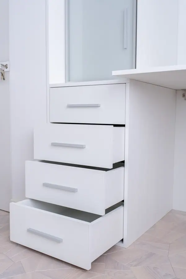 Гардеробная raumplus с комодом-островом