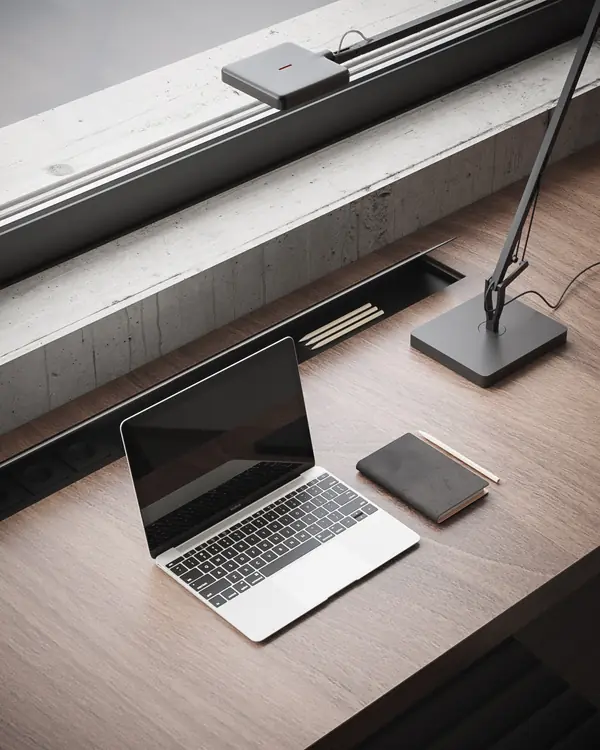 The Whale – Minimalist modern home office