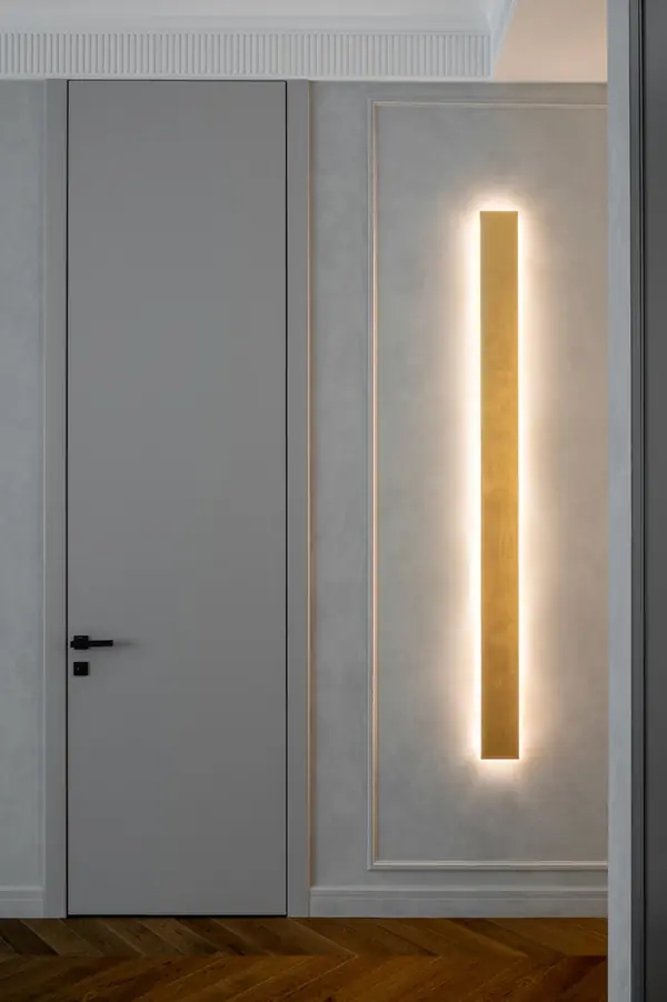 105 Садовые Кварталы. Бра в золотой потали.