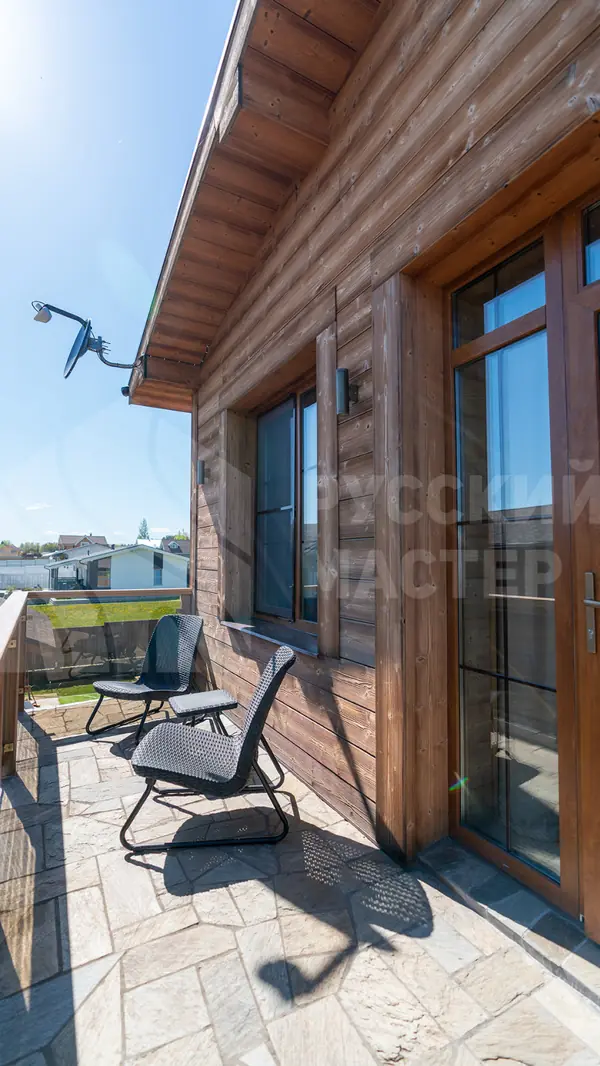 Дом в стиле шале на берегу Правдинского озера