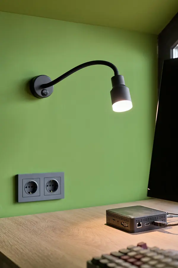 Настенный светодиодный светильник с гибким корпусом Molly LED MRL 1015 черный