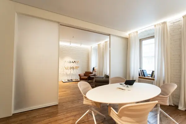 Межкомнатная раздвижная перегородка R1200 raumplus в комнату