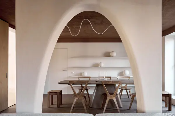 Обнимающая гостиная-столовая