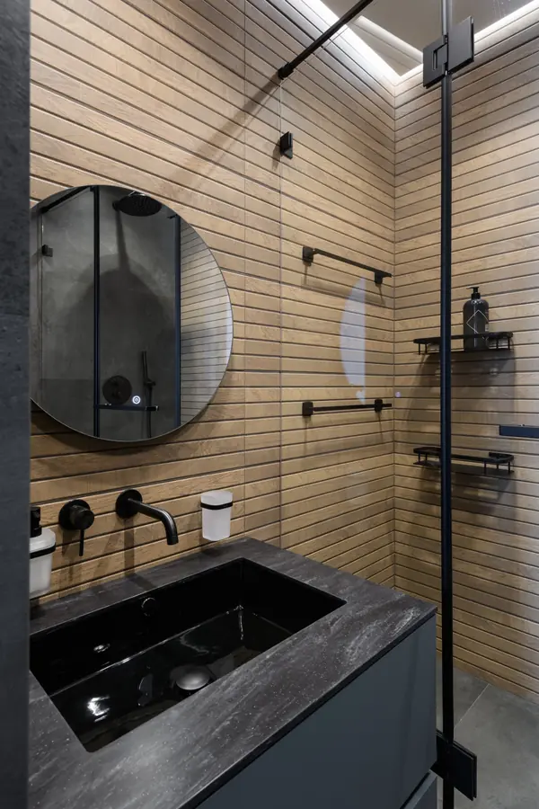 Брутальная трехкомнатная квартира 90 кв.м. с видом на реку