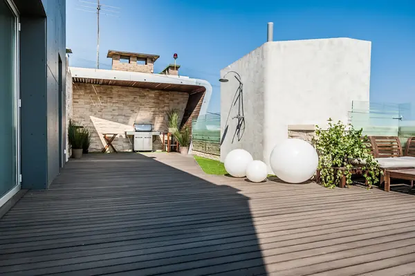 Светлый hi-tech