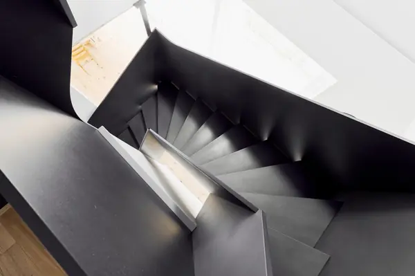 Черная лестница