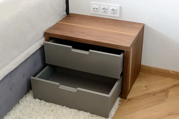 Прикроватная тумбочка