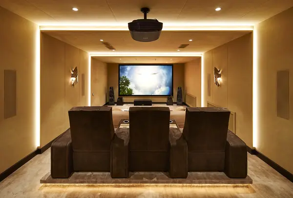 Домашний кинозал на Новой Риге