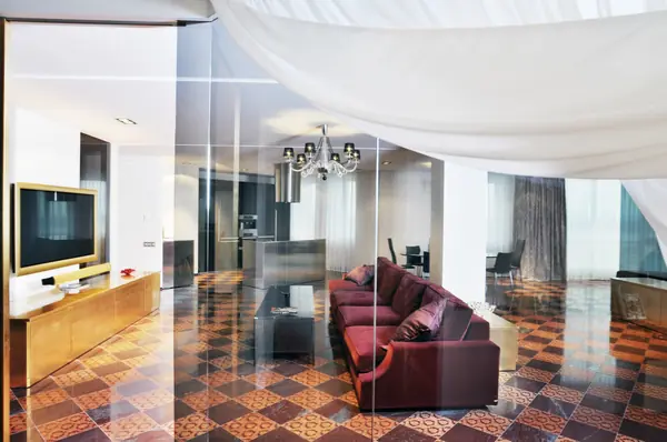 квартира с мраморным полом