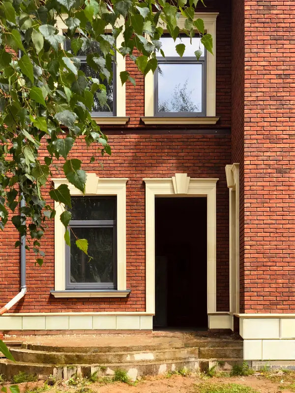 Классический дом с ризалитами на Новой Риге