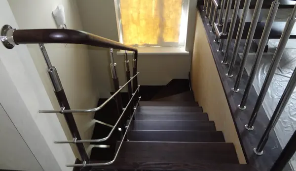 Лестница на второй этаж из дерева ясень.