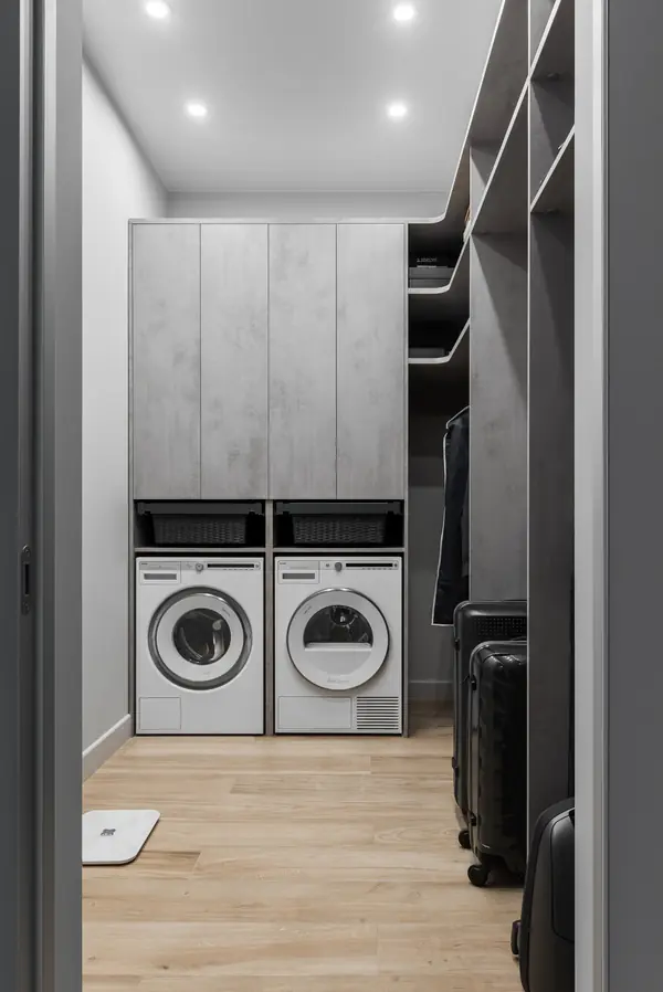 на стороне монохрома